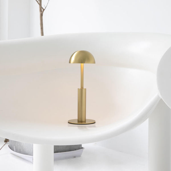 Minimalistische LED-Tischlampe im Kuppeldesign