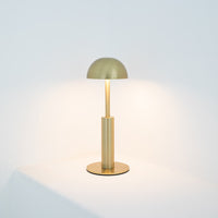 Minimalistische LED-Tischlampe im Kuppeldesign