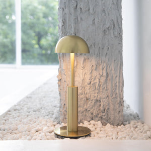 Minimalistische LED-Tischlampe im Kuppeldesign