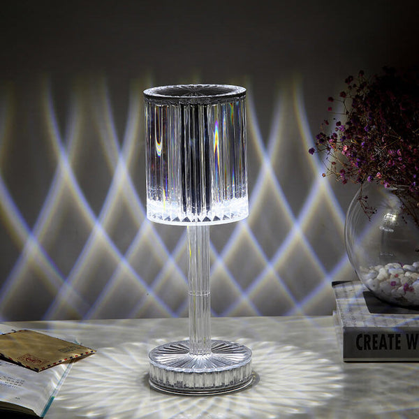 Moderne LED-Tischlampe in geometrischer Form mit Touch-Bedienung