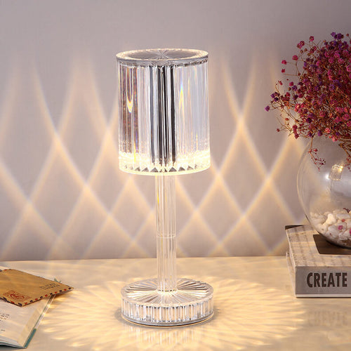 Moderne LED-Tischlampe in geometrischer Form mit Touch-Bedienung