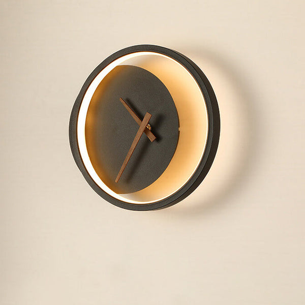 Moderne LED-Wanduhr im Monddesign