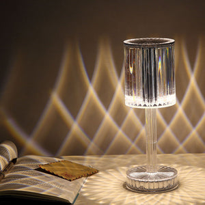 Moderne LED-Tischlampe in geometrischer Form mit Touch-Bedienung