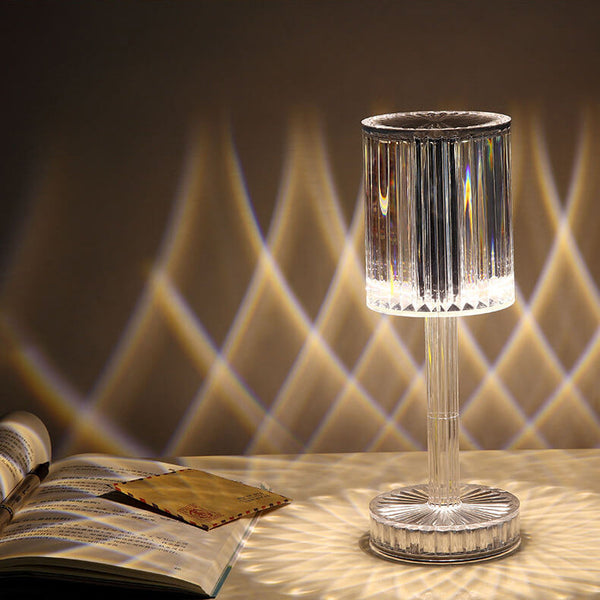 Moderne LED-Tischlampe in geometrischer Form mit Touch-Bedienung