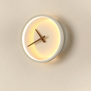 Moderne LED-Wanduhr im Monddesign