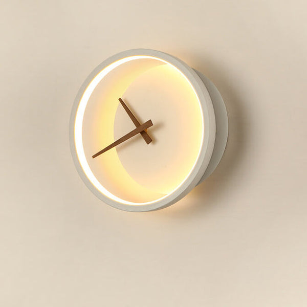 Moderne LED-Wanduhr im Monddesign