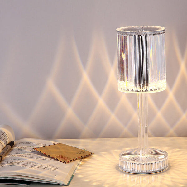 Moderne LED-Tischlampe in geometrischer Form mit Touch-Bedienung