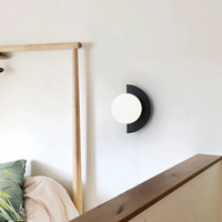 Moderne Halbmond-LED-Wandleuchte