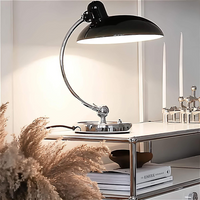 Moderne LED-Tischlampe In Form Einer Retro-Kuppel