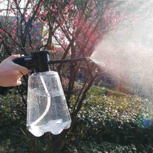 Handdrucksprüher für den Garten mit verstellbarer Düse