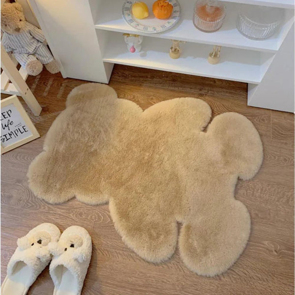 Flauschiger Teppich in Form eines Teddybären
