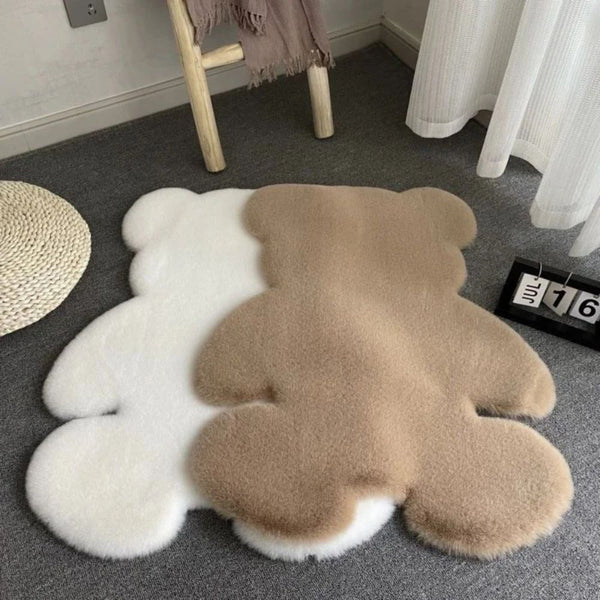 Flauschiger Teppich in Form eines Teddybären