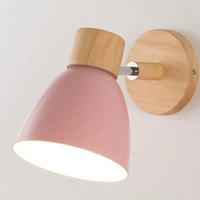 Moderne LED-Wandleuchte Aus Holz
