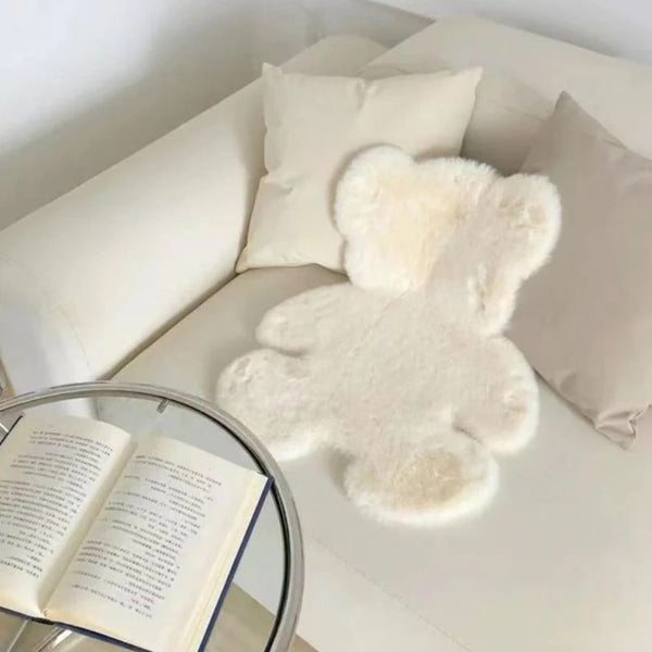 Flauschiger Teppich in Form eines Teddybären