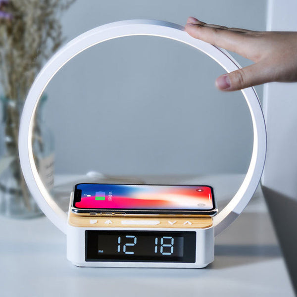 Moderner LED-Ring-Wecker mit Tischlampe und kabelloser Ladefunktion