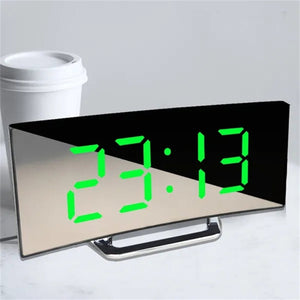 Moderne gebogene Spiegel LED Digitaluhr