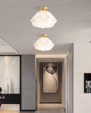 Moderne LED-Deckenleuchte mit Rüschen und bündiger Montage