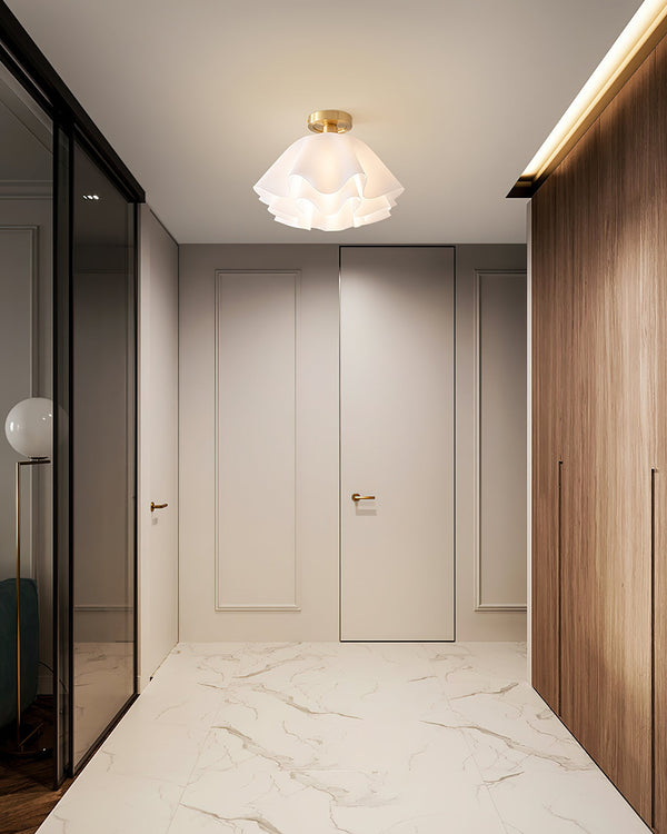 Moderne LED-Deckenleuchte mit Rüschen und bündiger Montage
