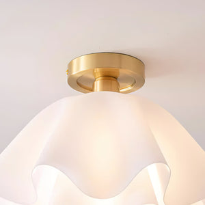 Moderne LED-Deckenleuchte mit Rüschen und bündiger Montage