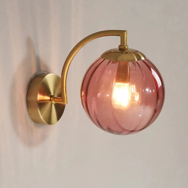 Moderne Retro-Wandleuchte mit Rauchglas-Globus