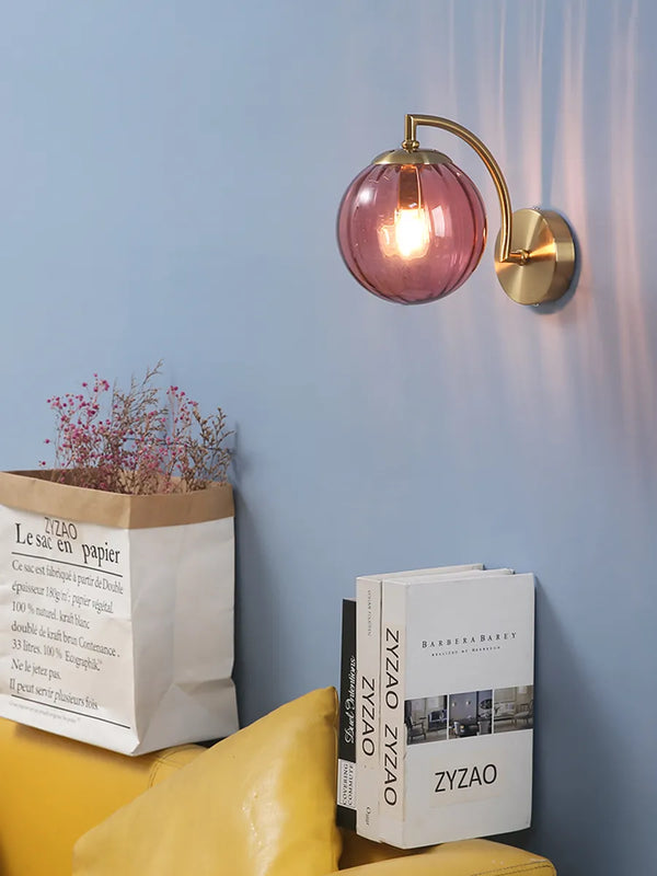 Moderne Retro-Wandleuchte mit Rauchglas-Globus