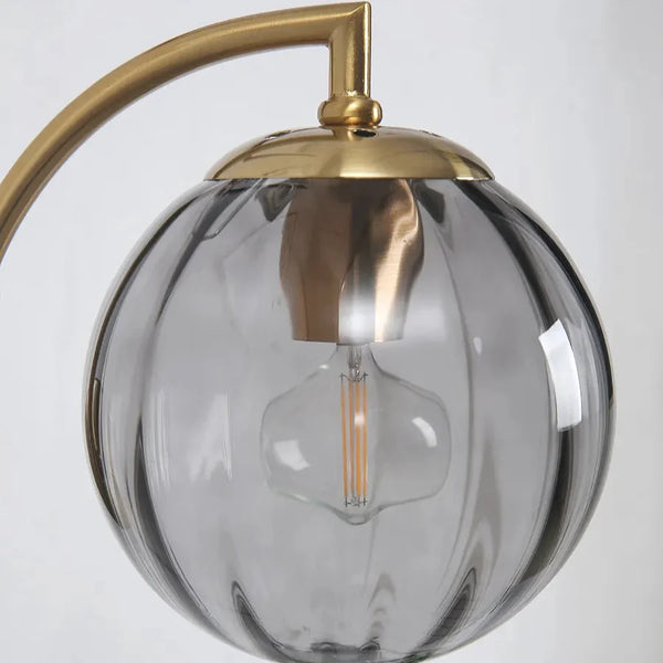 Moderne Retro-Wandleuchte mit Rauchglas-Globus
