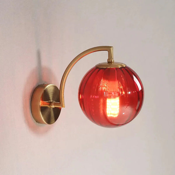 Moderne Retro-Wandleuchte mit Rauchglas-Globus