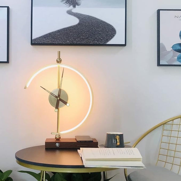 Moderne LED-Uhrenlampe mit kabelloser Aufladung