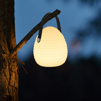 Moderne LED-Außenleuchte zum Aufhängen