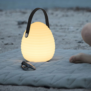 Moderne LED-Außenleuchte zum Aufhängen