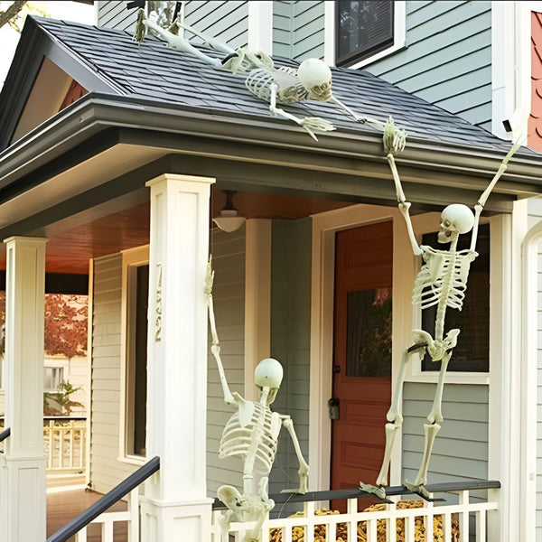 Geisterhaftes Skelett als Halloween-Dekoration für den Außenbereich