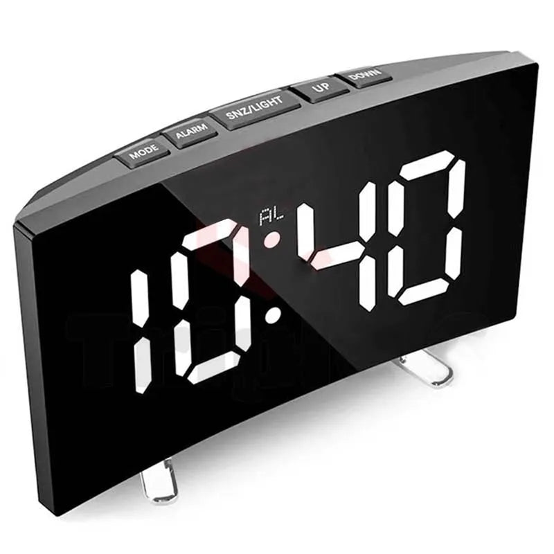 Digitaler LED-Spiegel mit großem Display und digitalem Wecker