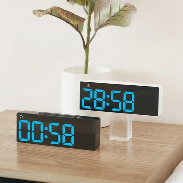 Digitaler LED-Wecker mit Temperatur- und Datumsanzeige