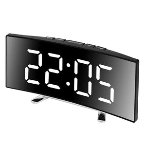 Digitaler LED-Spiegel mit großem Display und digitalem Wecker