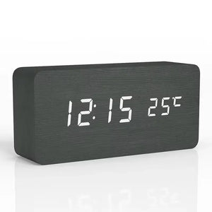Minimalistischer LED-Digitalwecker aus Holz