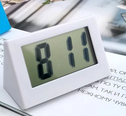 Einfacher moderner Digitalwecker