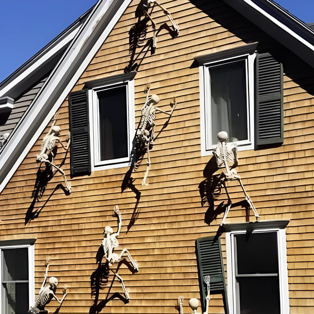 Geisterhaftes Skelett als Halloween-Dekoration für den Außenbereich