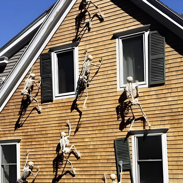 Geisterhaftes Skelett als Halloween-Dekoration für den Außenbereich