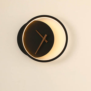Moderne LED-Wanduhr im Monddesign