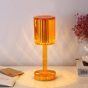 Moderne LED-Tischlampe in geometrischer Form mit Touch-Bedienung