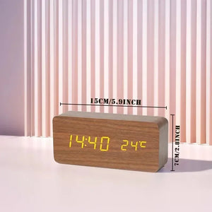 Minimalistischer LED-Digitalwecker aus Holz
