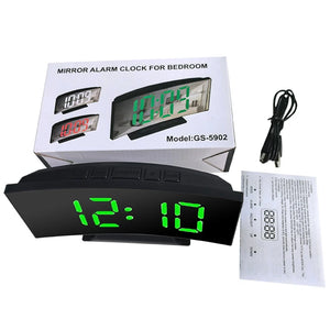 Digitaler LED-Spiegel mit großem Display und digitalem Wecker