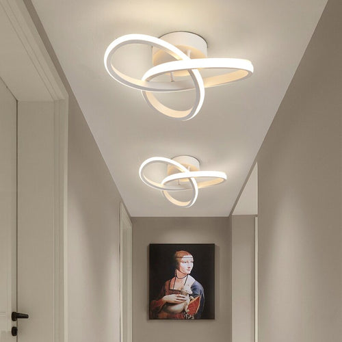 Moderne Led Deckenleuchte Im Design Einer Gedrehten Schleife