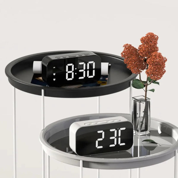 Moderner LED-Digitalwecker mit Sprachsteuerung und Temperaturanzeige