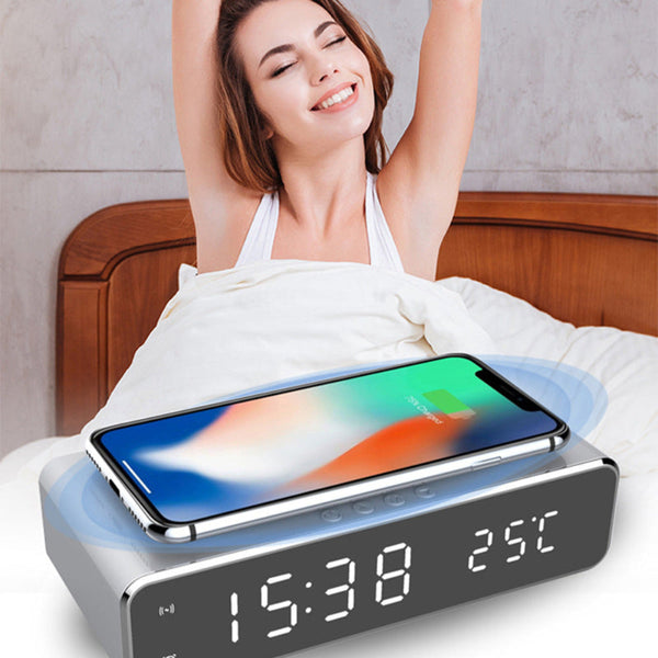 Intelligenter LED-Digitalwecker mit kabellosem Ladegerät