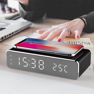 Intelligenter LED-Digitalwecker mit kabellosem Ladegerät