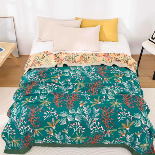 Überwurfdecke mit Blumenmuster