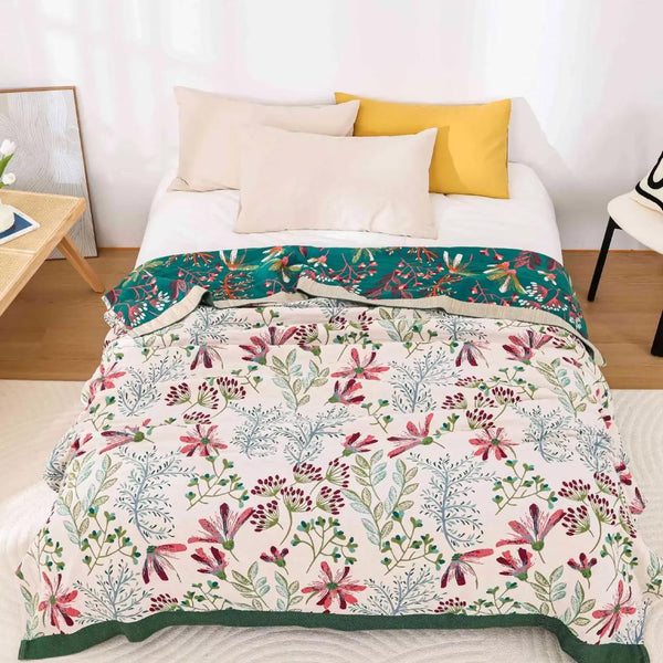 Überwurfdecke mit Blumenmuster