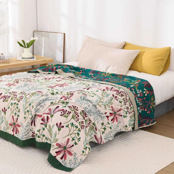 Überwurfdecke mit Blumenmuster