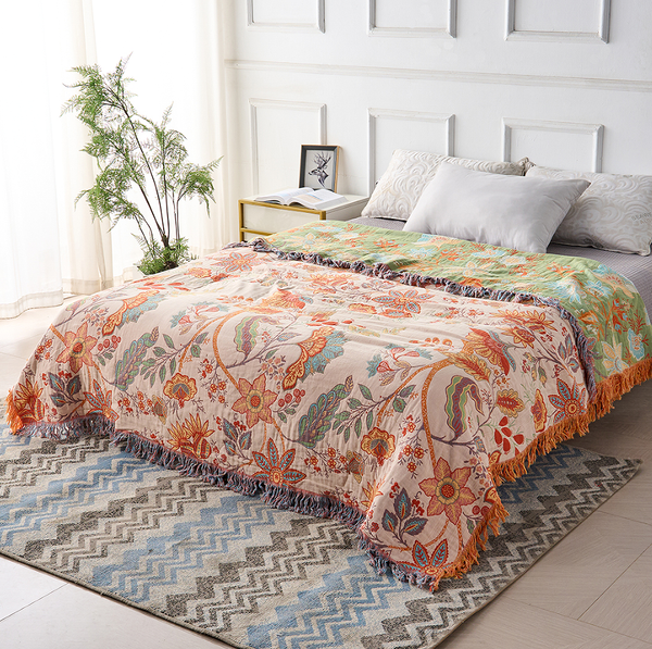 Weiche Kuscheldecke mit Boho-Blumenmuster